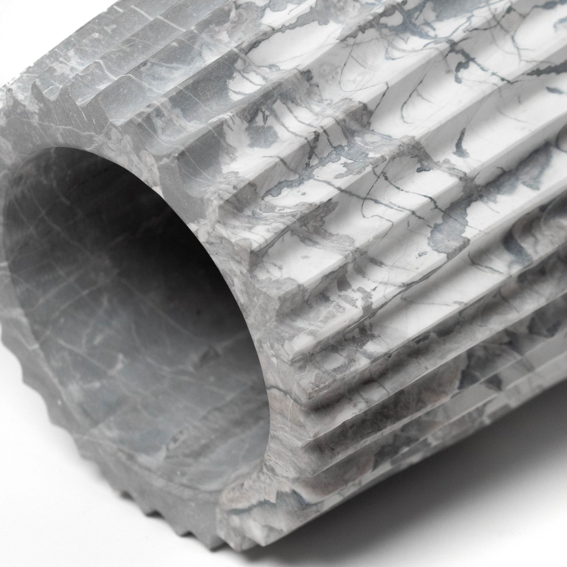 Duna Vase | White Accents + Decor